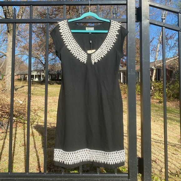 Yoana Baraschi Lace Crochet Trim V-Neck Dress NWT - Picture 2 of 6